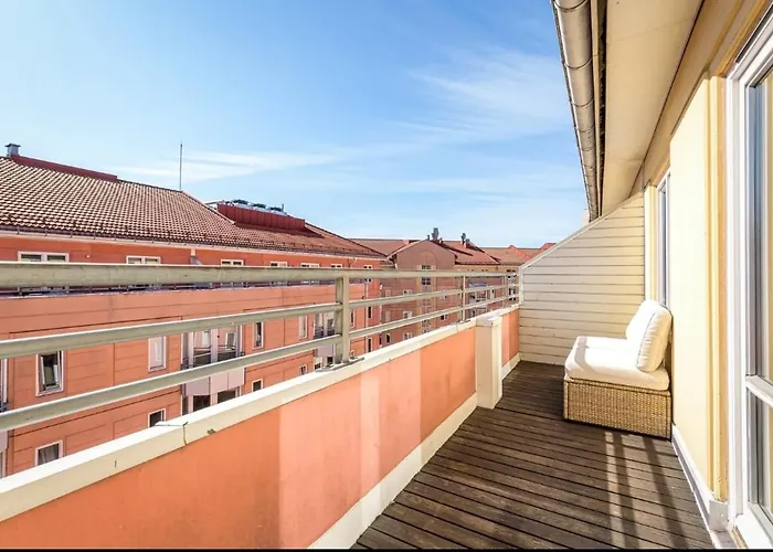 And Charming In The Middle Of Center Apartment *